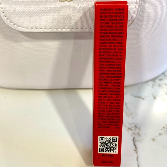 Phyto-Lip Twist is a tinted balm - Colour 4 Pinky - Picture 3 of 4